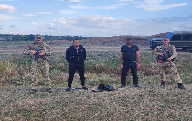 Ощутили аромат духов: пограничники поймали двух мужчин, которые бежали в Молдову