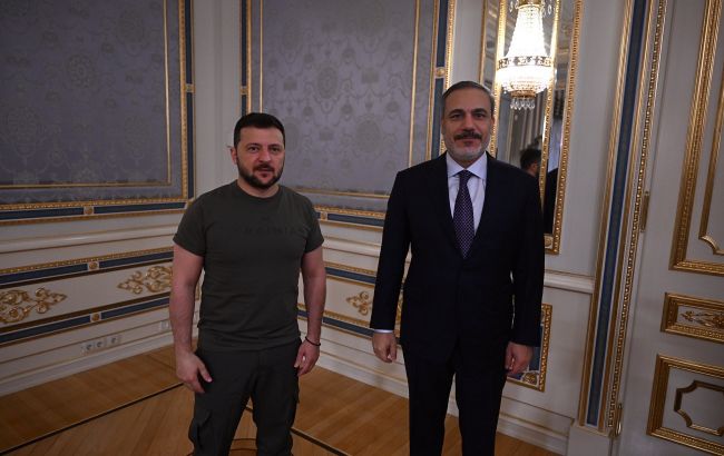 Зеленский встретился с главой МИД Турции