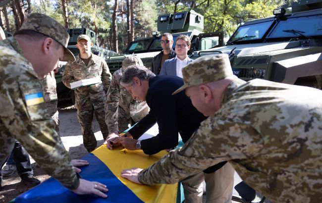 США передадут украинским силовикам почти 200 бронемашин