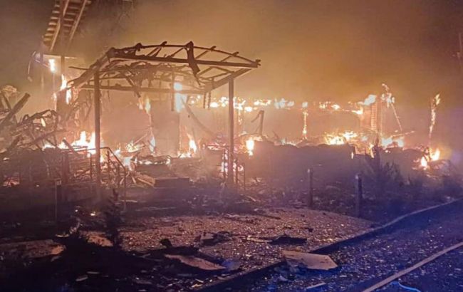 РФ вночі атакувала портову інфраструктуру Одещини: є загиблий та поранені (фото)