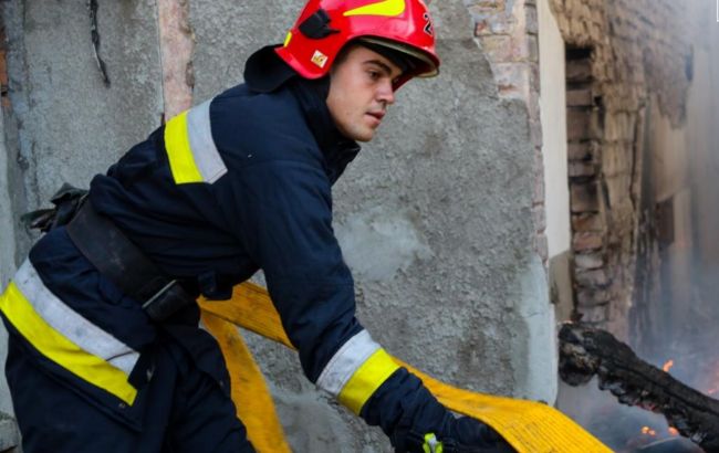 Удар РФ по Вінницькій області: у ДСНС показали наслідки обстрілу (фото)
