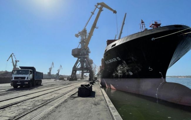 Работники порта в Одесской области организовали схему по растрате миллионов гривен: подробности