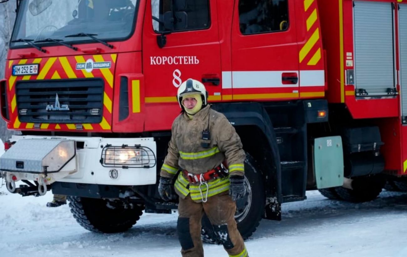 Росіяни вдарили по критичній інфраструктурі на Житомирщині: виникла пожежа (фото)