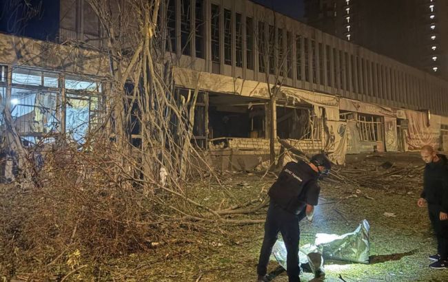 Удар росіян по Одесі: пошкоджена 9-поверхівка та Палац спорту, є поранені