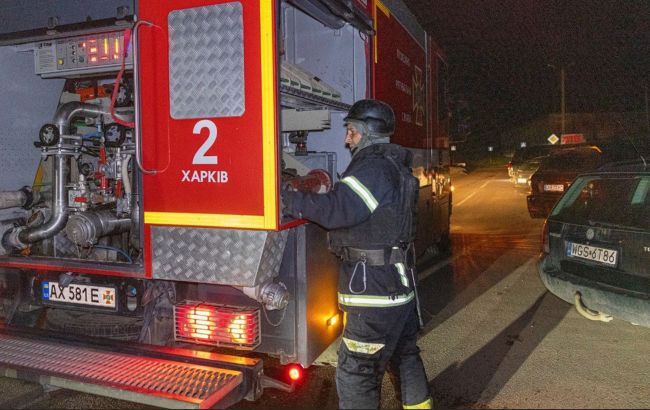 Нічний удар РФ по Харкову: в ДСНС показали фото та відео рятувальної операції