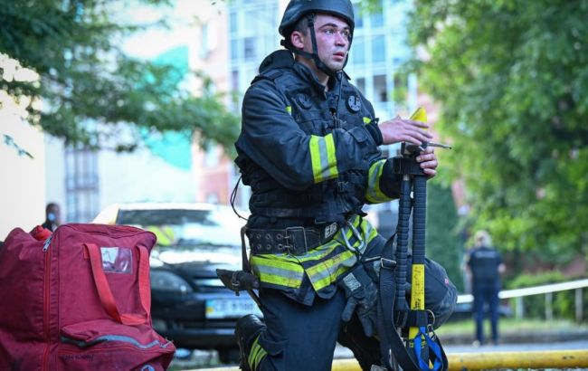 Удар по Чернівцях: пошкоджені будинки та авто, є загиблі та понад 10 поранених