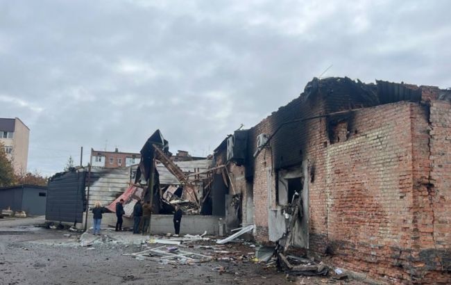 РФ атакувала сортувальне депо та відділення "Нової пошти" на Чернігівщині (фото)
