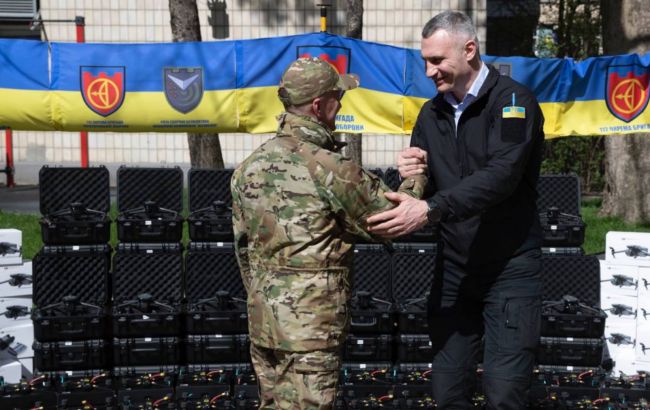 Кияни передали бійцям 112 бригади ТрО міста Києва 1800 дронів, - Кличко