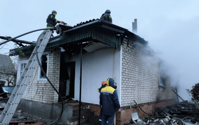 РФ утром атаковала Чернигов дронами: поврежден частный дом, есть раненые