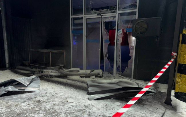 Нічний обстріл Києва: у поліції показали перші фото наслідків