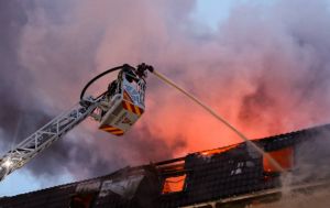 Росіяни завдали подвійного удару по готелю у Сумах: фото наслідків