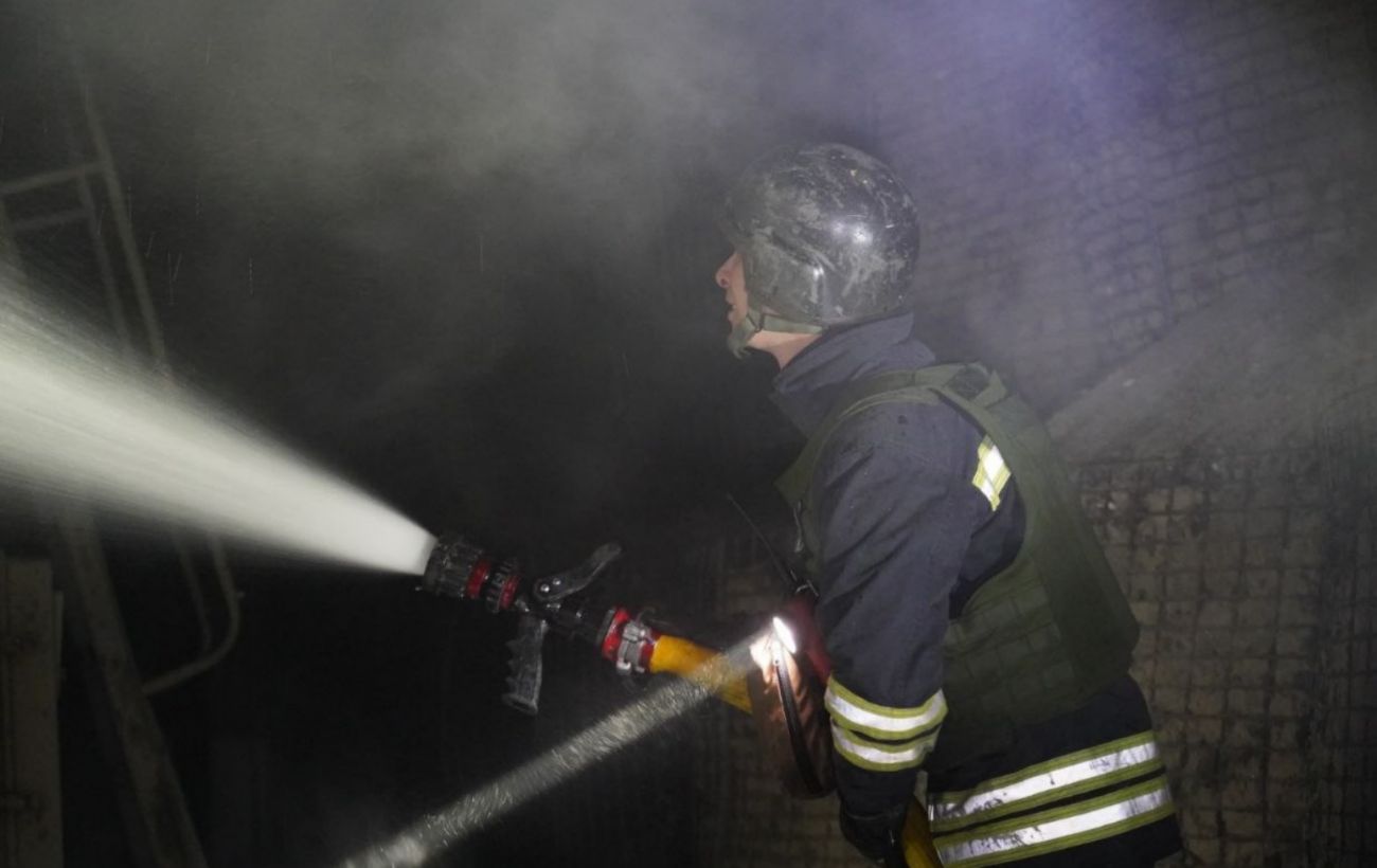 Нічний обстріл Черкас: частина міста знеструмлена, пошкоджені будинки, є поранені