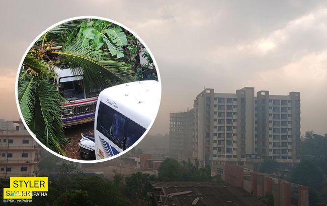 Відео наслідків смертоносного циклону в Індії: повалені дерева, зірвані дахи та потоп