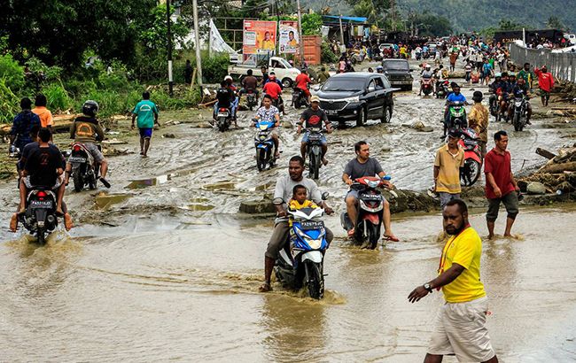 Наводнения в Индонезии унесли жизни нескольких десятков человек