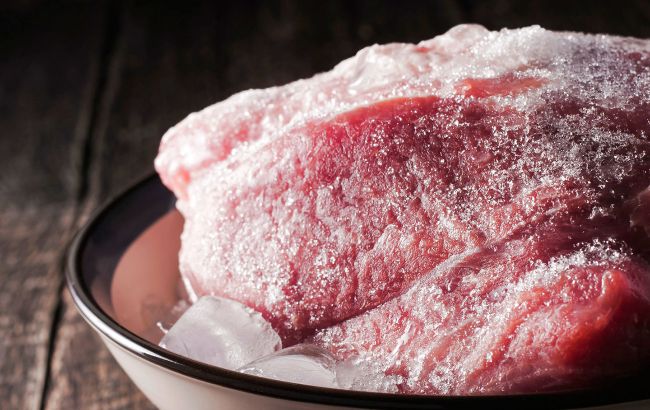 Як швидко і безпечно розморозити м'ясо: робочі способи