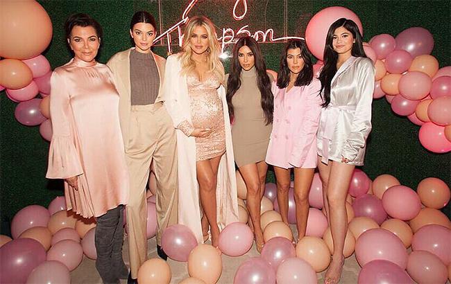 Украинский фотограф сняла беременную сестру Кардашьян в нижнем белье (фото)