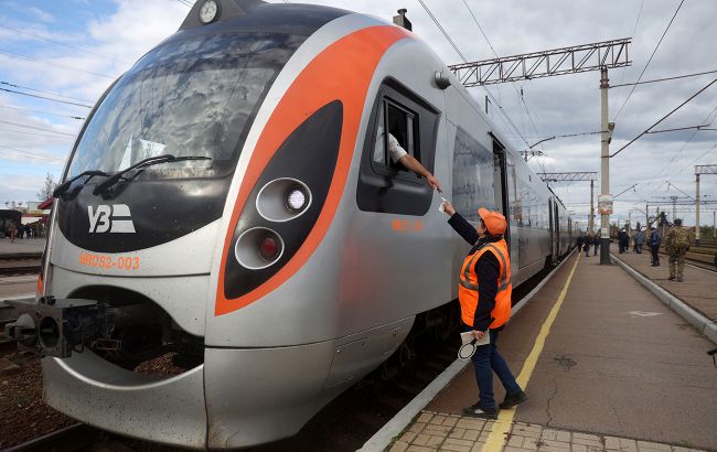Швидкісні поїзди УЗ перестали доїжджати до Харкова: пасажирам пояснили, що сталось