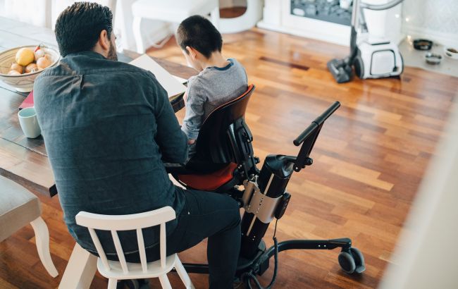 Асистент вчителя чи дитини? У чому різниця та як отримати супровід у школі