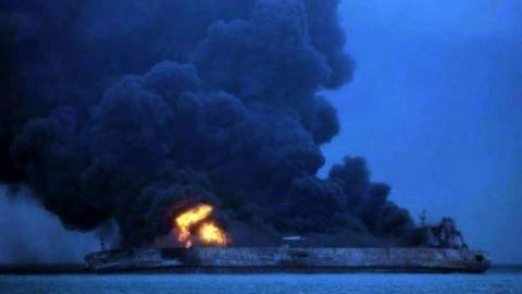 У Східнокитайське море вилилася нафта із затонулого іранського танкера