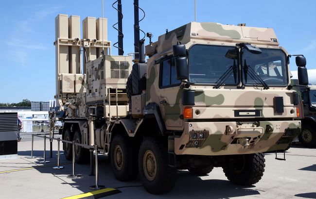 Украина в ближайшее время получит еще три системы ПВО Iris-T, - Шольц