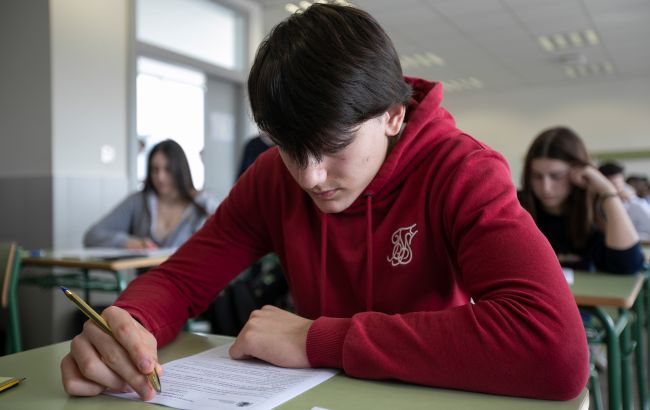 НМТ-2026 за кордоном: що робити вступникам, якщо їхньої країни немає у списку