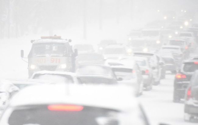 В Италии на заснеженной автомагистрали застряли тысячи автомобилей