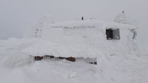 В Карпатах - больше метра: появилась карта высоты снежного покрова в Украине