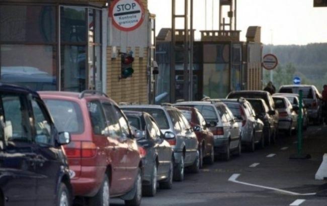 В очередях на границе с Польшей простаивает более 1,3 тыс. автомобилей