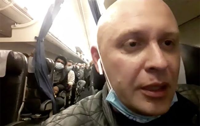 Блогера-паникера из самолета Милан-Киев поймали на лжи