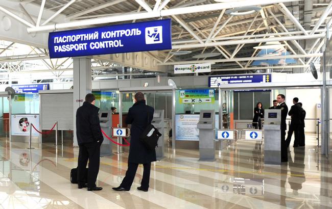 В аеропорту "Бориспіль" двоє громадян Узбекистану намагалися дати хабар прикордонникам