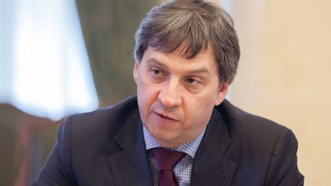 НБУ перестав продавати валюту для згладжування курсових коливань