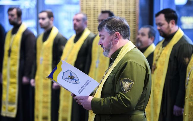 Капеланам на Донбасі хочуть надати статус військовослужбовців