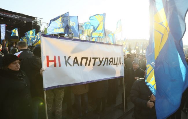 Зеленский не пересек "красные линии", - участники акции под ОП