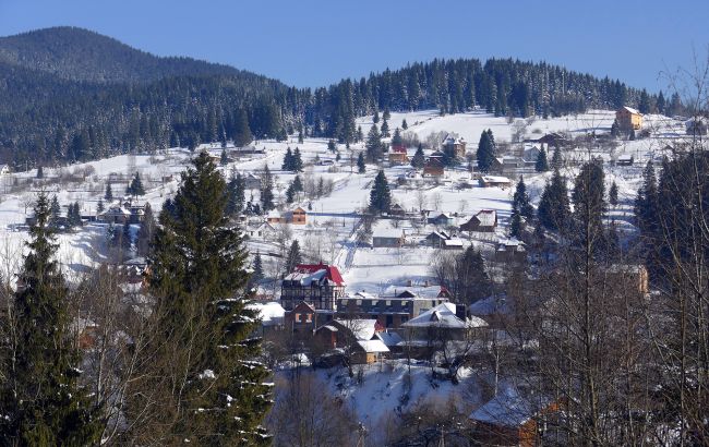 Сугробы до 2 метров. В Карпаты вернулась настоящая зима (фото)