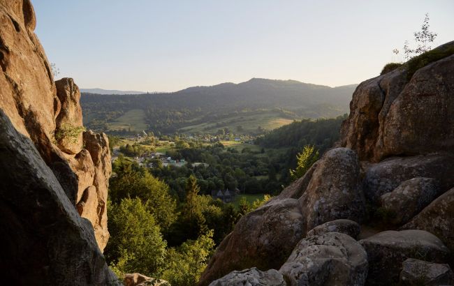 В Закарпатской области смягчили ограничения для туристов: какие маршруты под запретом