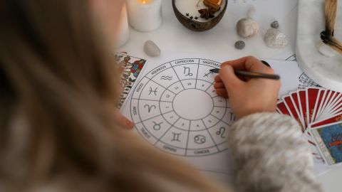 Кого услышит Вселенная: 4 знака Зодиака, жизнь которых кардинально изменится 21 августа
