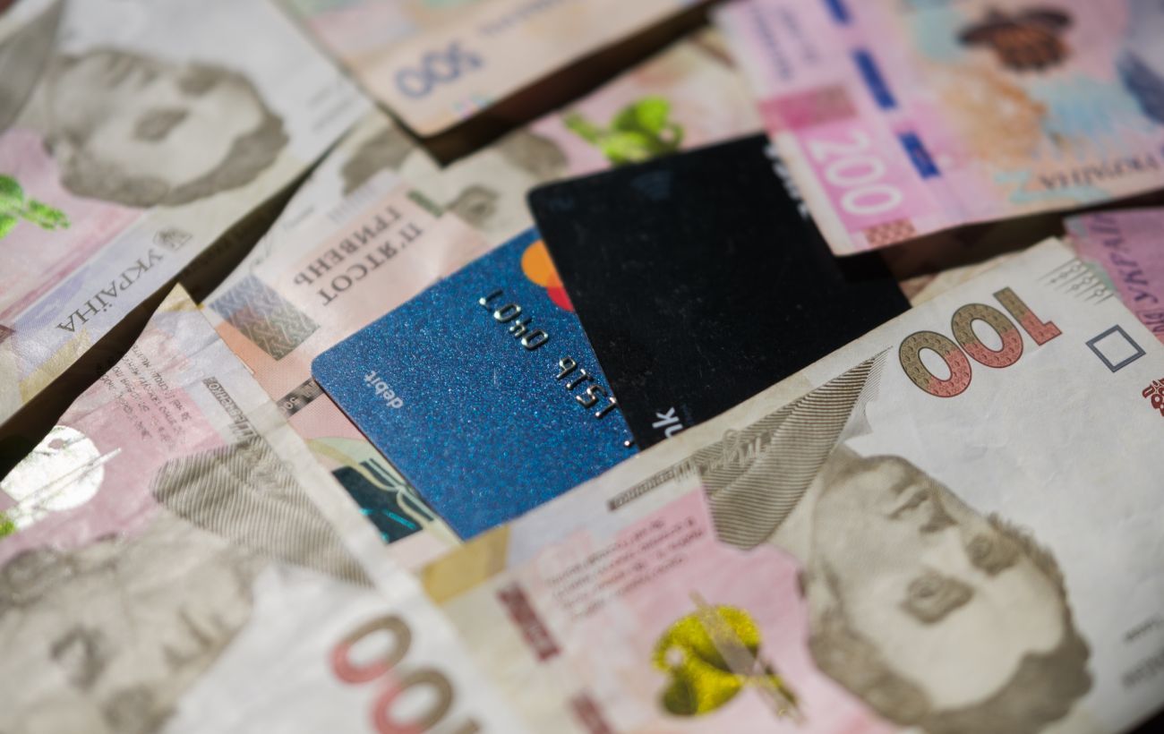 Зарплати держслужбовців зросли: де платять майже 100 тисяч гривень