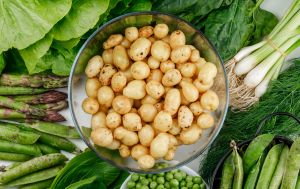 Украинский или импортный? Откуда везут молодой картофель и когда упадут цены