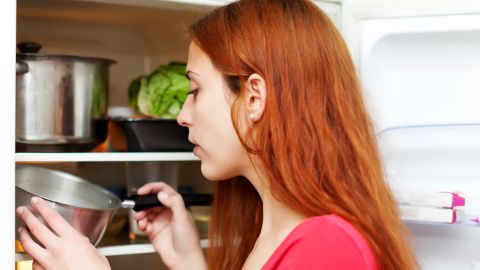 Можно ли класть остатки горячей еды в холодильник. Ответ удивит всех