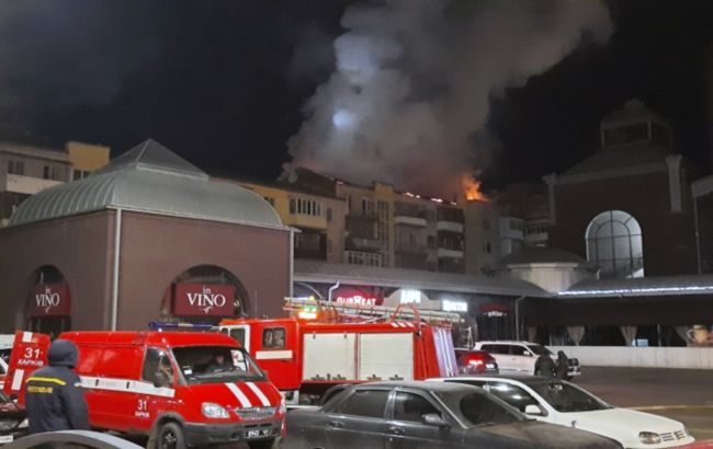 В Харькове ночью загорелся жилой дом: людей эвакуировали