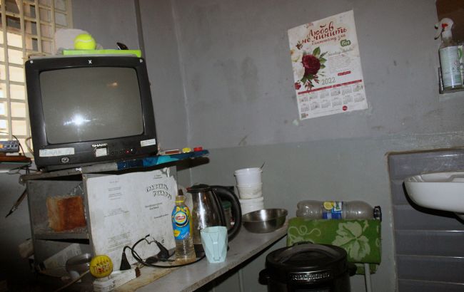 Церква, інтернет і книги. Які насправді "плюшки" отримують в'язні у колоніях і СІЗО