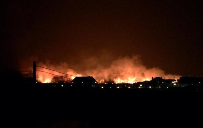 Пожар на окраине Киева: спасатели не могут подъехать к месту происшествия