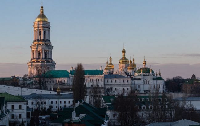 У трьох монастирях Києва знято карантинні обмеження