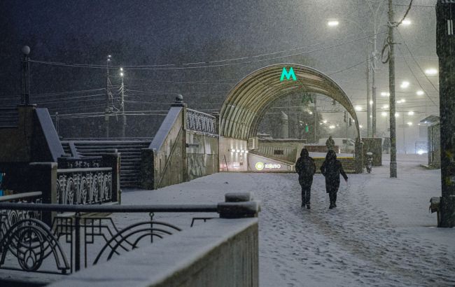 У метро Києва на "Теремках" обвалилась стеля: у КМДА назвали причину (відео)