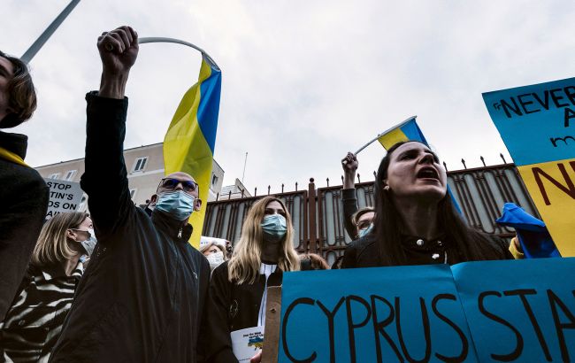 На Кіпрі з місцевих готелів виселять 3000 українців: в чому причини