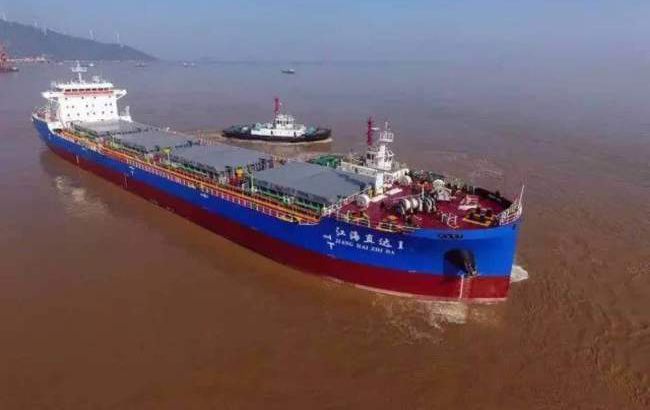 В Китае в результате крушения грузового судна пропали 11 человек