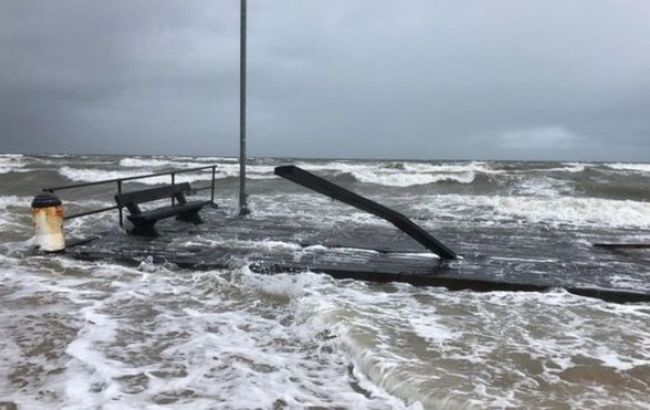 Жертвами тайфуну в Китаї вже стали майже 30 осіб