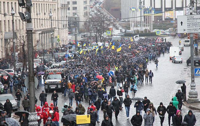 Акция "Нацкорпуса" заблокировала движение в центре Киева
