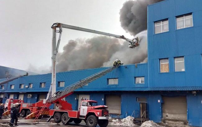 Пожар на складах в Киеве ликвидировали