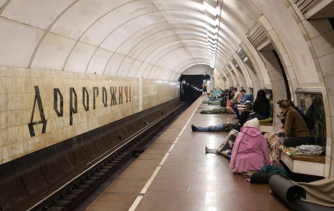 Чому потяги метро Києва не залишають на станціях в нічну тривогу: офіційна відповідь